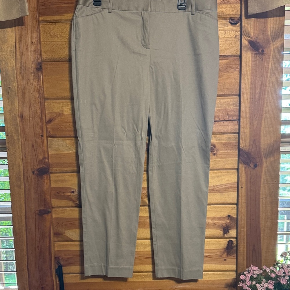 Van Heusen Women's Cropped Tan Pants